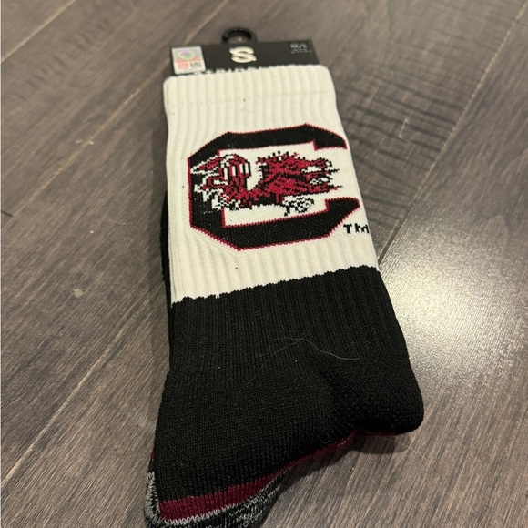 🎉🎉HP🎊🎊 NWT Strideline South Carolina Gamecocks Black and Red Full Knit Socks - Picture 1 of 4